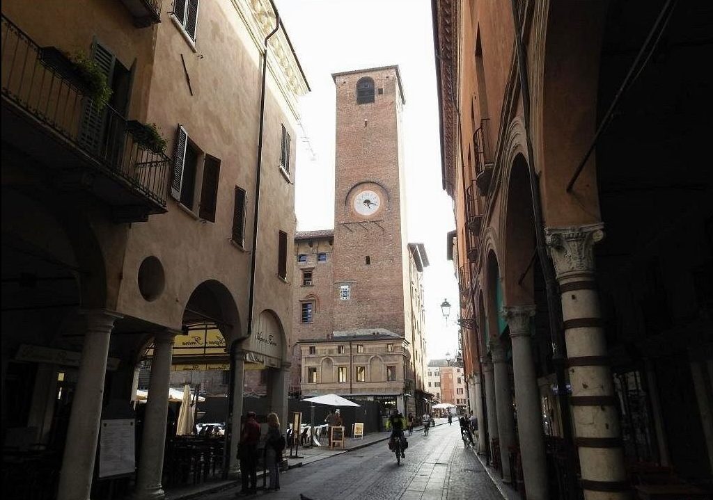 Cosa visitare a Mantova in un giorno: Piazza Broletto