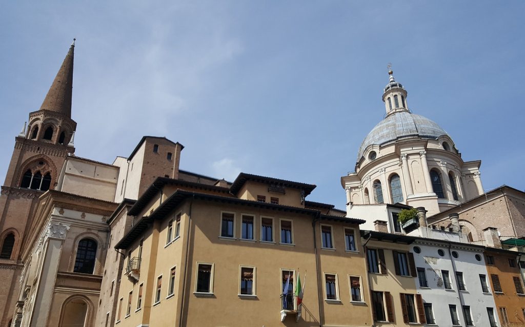 Cosa vedere a Mantova in un giorno: Piazza Erbe