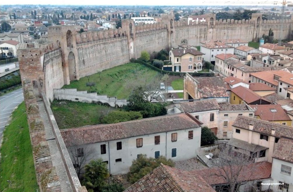 Un tratto delle mura di Cittadella