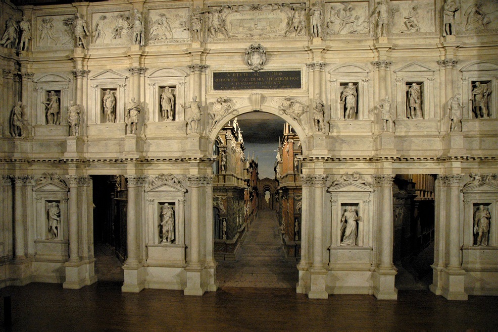 Palcoscenico del Teatro Olimpico di Vicenza: cosa vedere