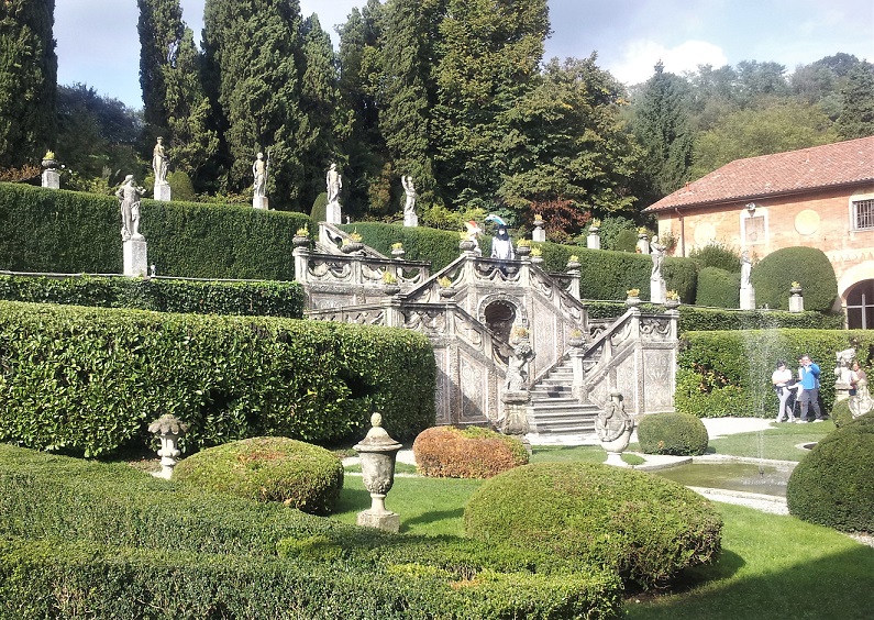 Giardino all'italiana di Villa Sommi Picenardi a Olgiate Molgora