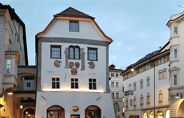 La Casa della Pesa in Piazza del Grano a Bolzano