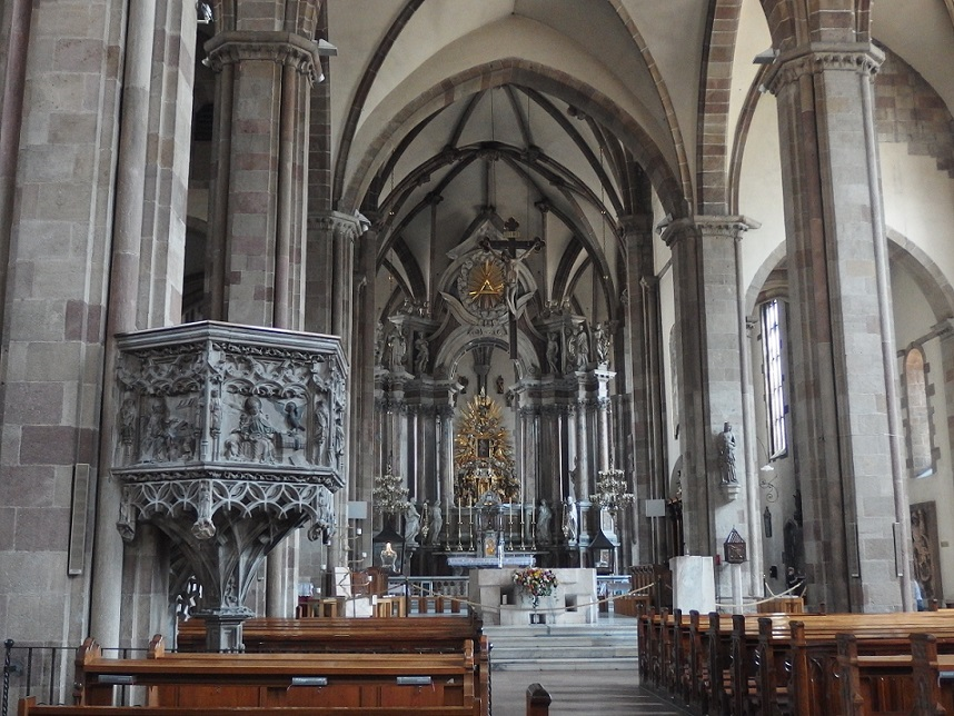 Interno del duomo gotico di Bolzano: cosa vedere