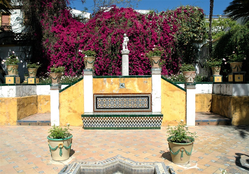 Una fontana dei giardini del palazzo