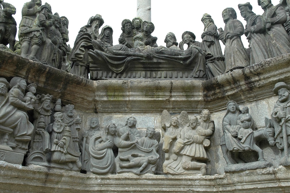 statue del calvario di guimiliau_recinti parrocchiali_bretagna