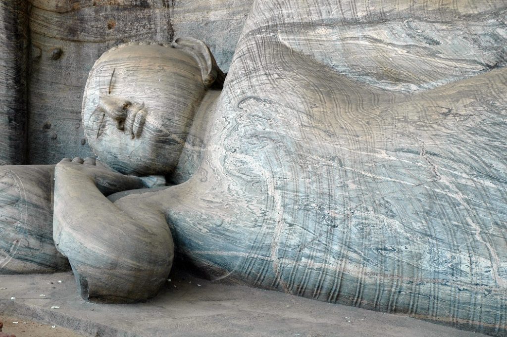Statua del Buddha a Polonnaruwa: viaggio fai da te in Sri Lanka