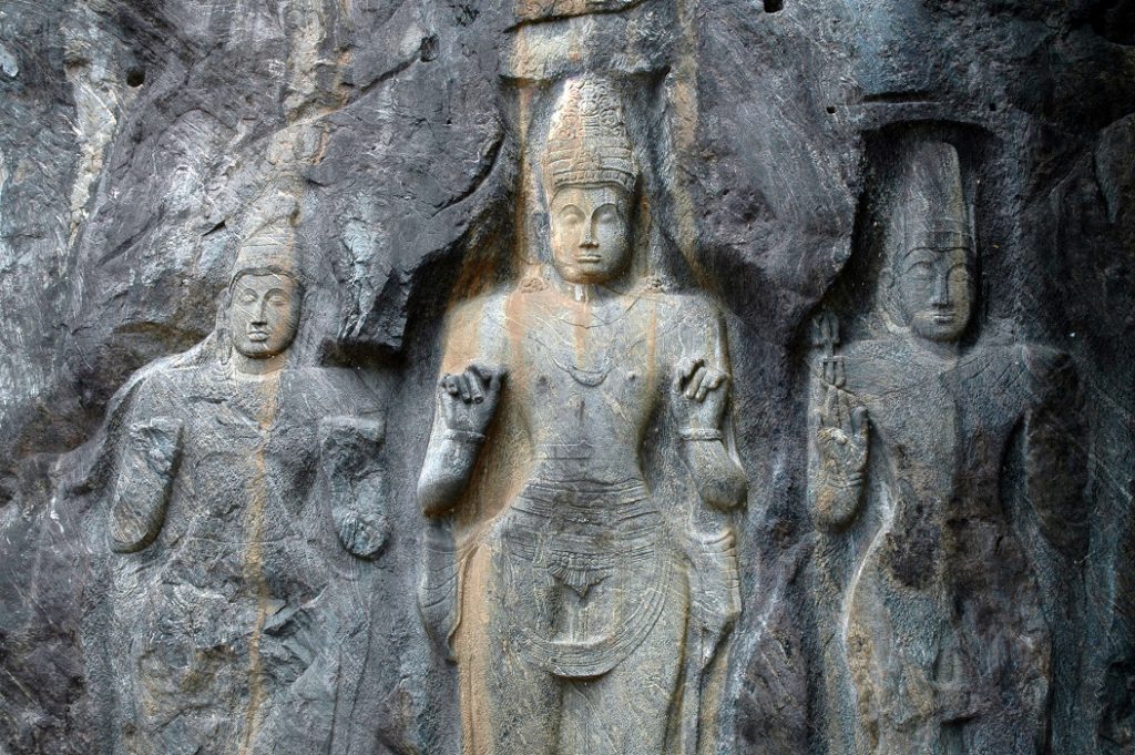 Statue di Buduruwagala: luoghi di interesse in Sri Lanka
