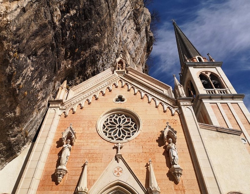 Visitare santuario Madonna della Corona a Verona