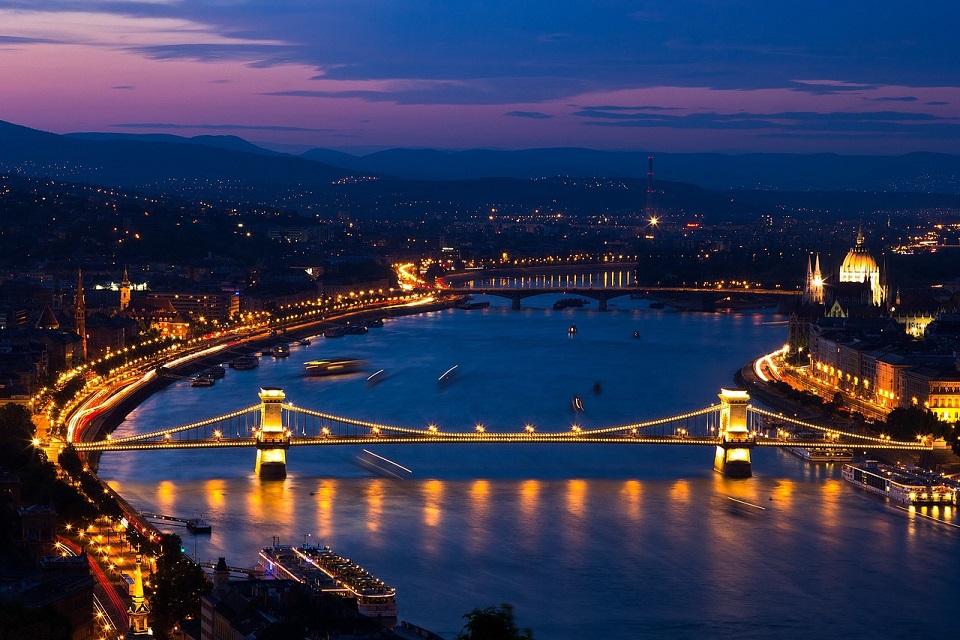 Il Danubio e Budapest alla sera