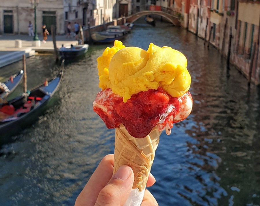 gelato tra i canali di venezia