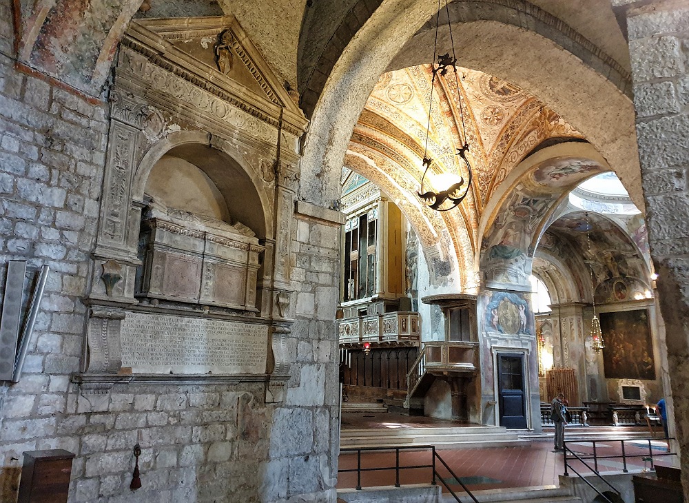 Interno del Duomo vecchio di Brescia: cosa visitare in città