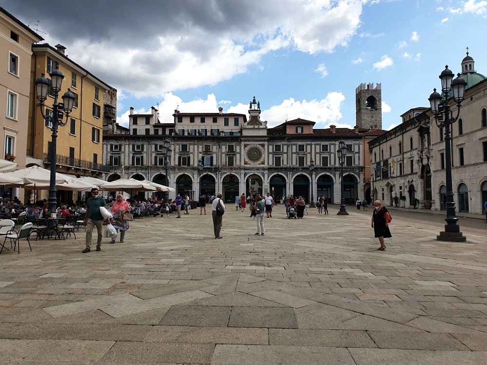 Piazze di Brescia: visitare Piazza della Loggia