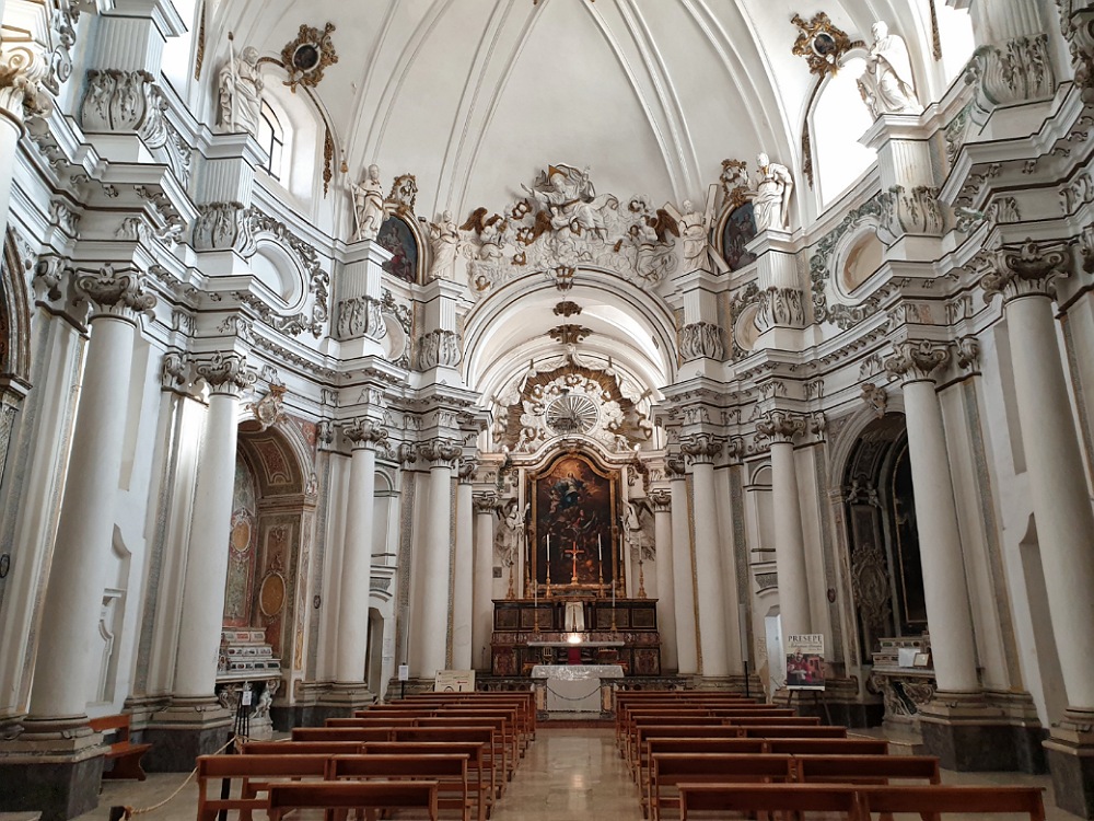 Interno della Chiesa di Santa Chiara a Noto: cosa vedere