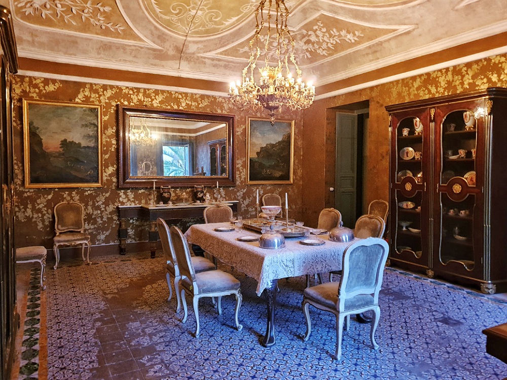 Una delle sale interne di Palazzo Castelluccio a Noto: cosa visitare