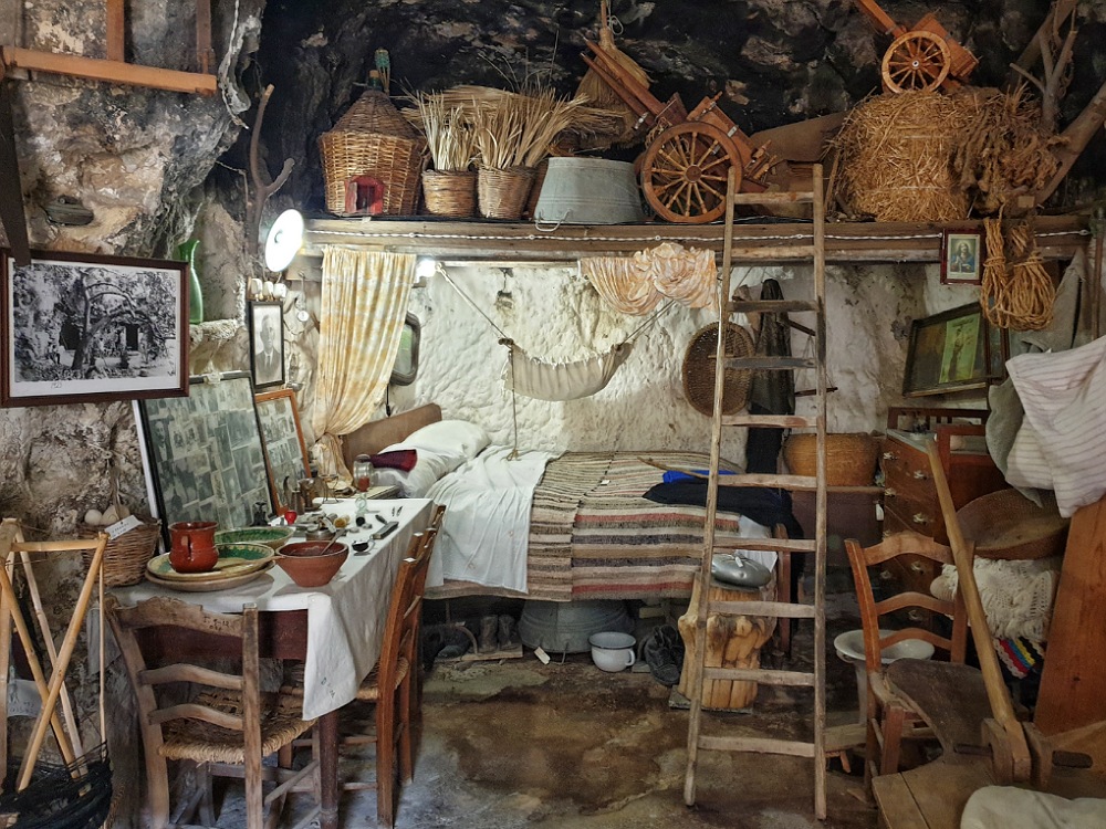 A rutta ri Ron Carmelu: visitare una casa-grotta a Scicli