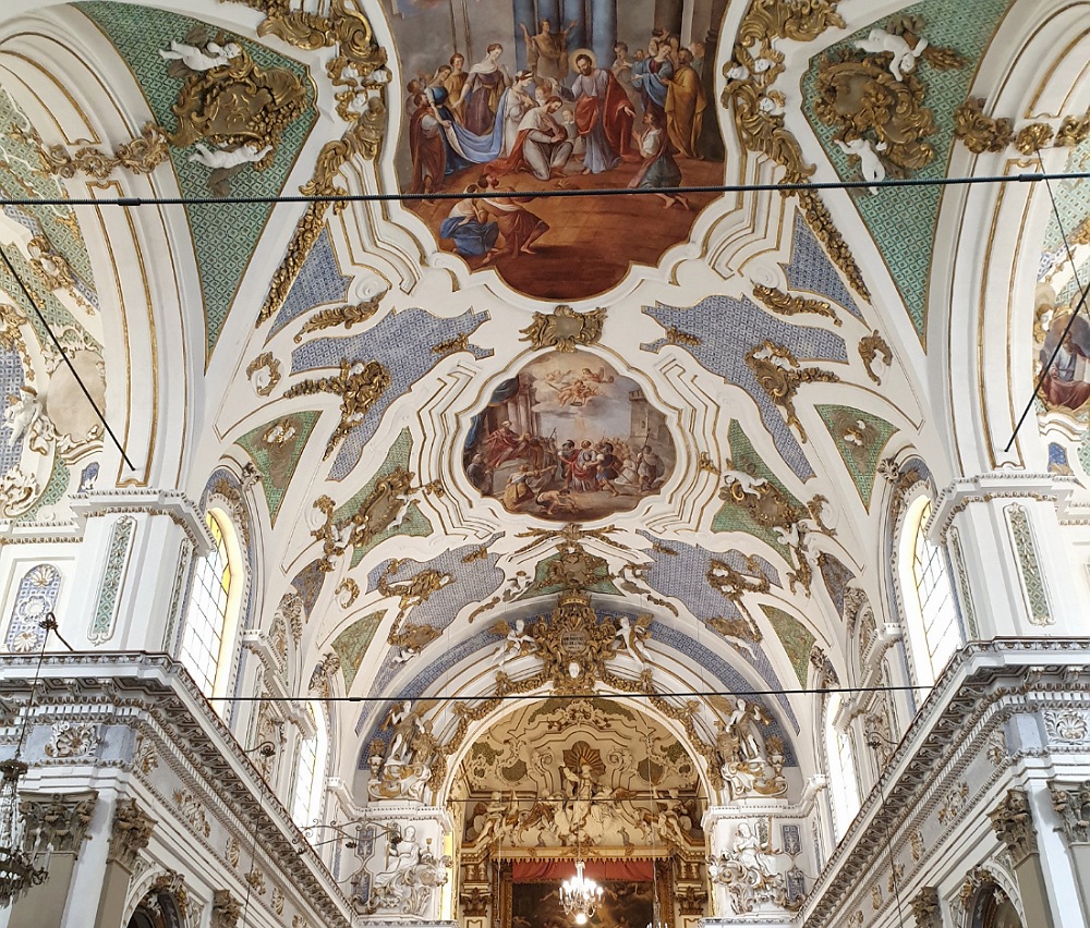 Gli interni della Chiesa di San Bartolomeo a Scicli