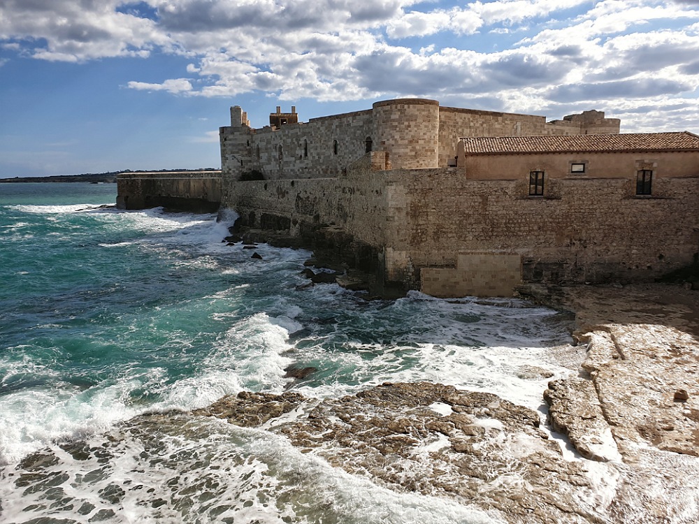 Il Castello Maniace di Siracusa nella Sicilia sud orientale