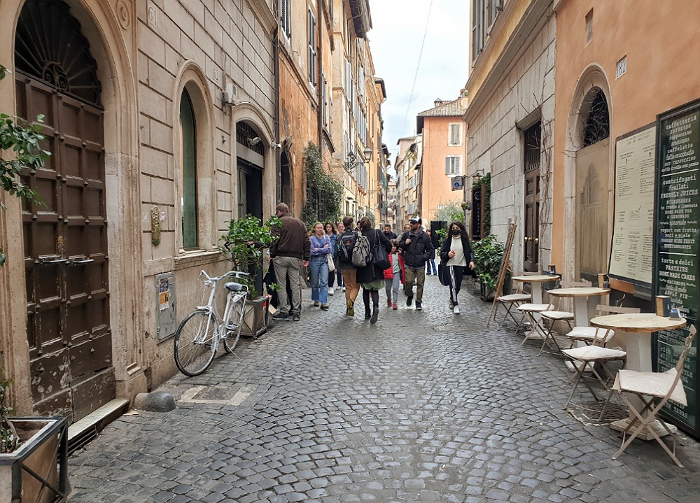 Via dei Coronari: itinerario a Roma di un giorno