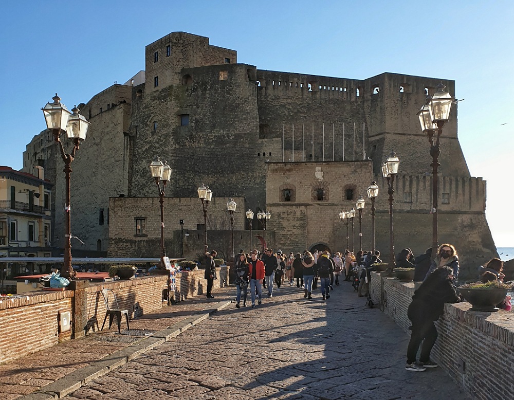 Castel dell'Ovo: conclusione dell'itinerario a piedi di Napoli