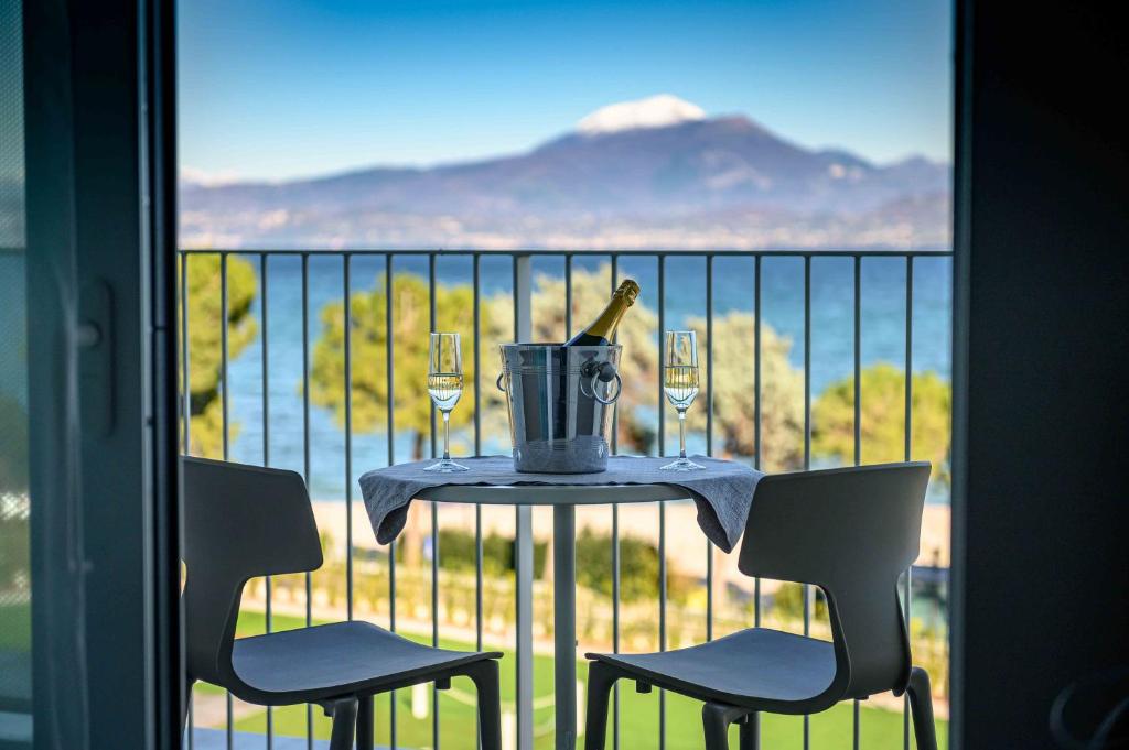 Hotel con piscina sul Lago di Garda: camera con vista panoramica