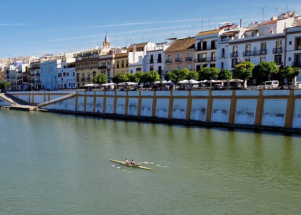 Esperienze insolita a Siviglia: kayak sul fiume
