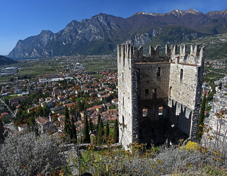 Il panorama dal Castello di Arco in Trentino