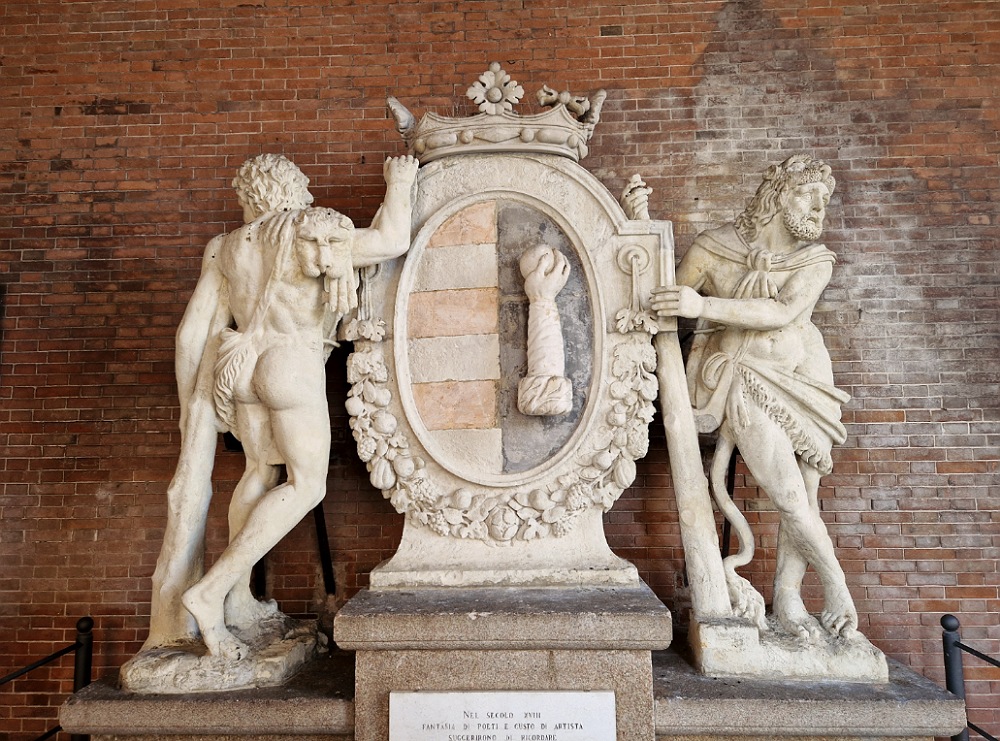 Il simbolo di Cremona nella Loggia dei Militi