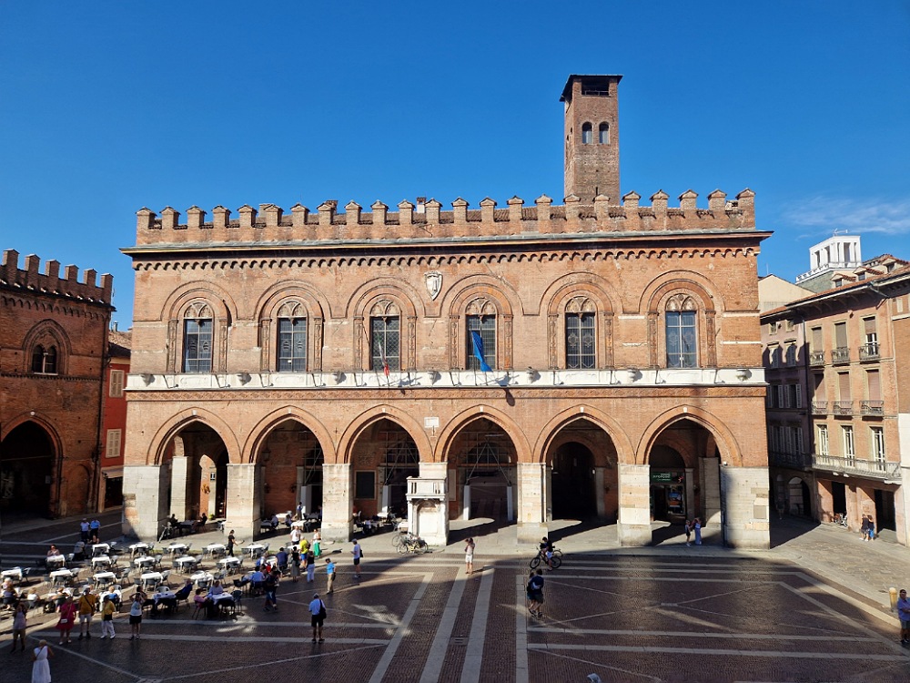 Il Palazzo del Comune nel centro di Cremona