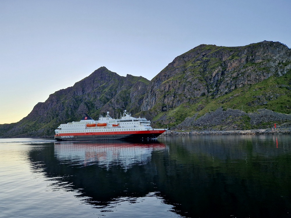 Hurtigruten e traghetti per raggiungere le Isole Lofoten