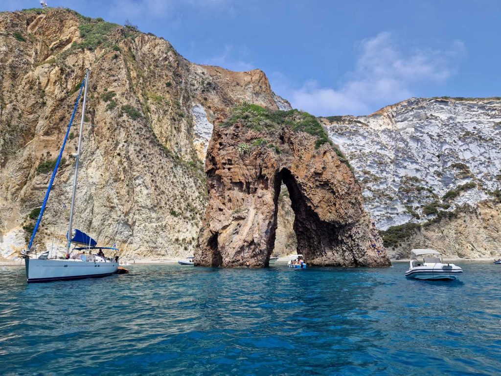 Arco Naturale: cosa vedere in barca a Ponza