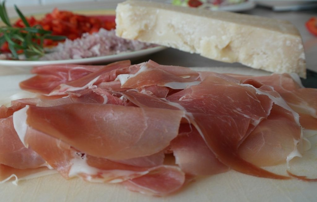 Tour gastronomici a Parma: prosciutto e parmigiano