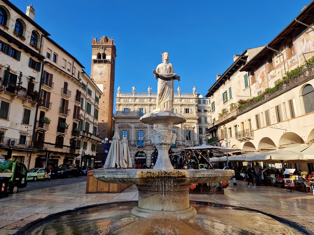 Cose da vedere a Verona in un giorno: Piazza delle Erbe