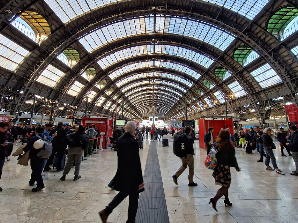 Stazione Centrale di Milano: partenza per gite fuori porta in Lombardia