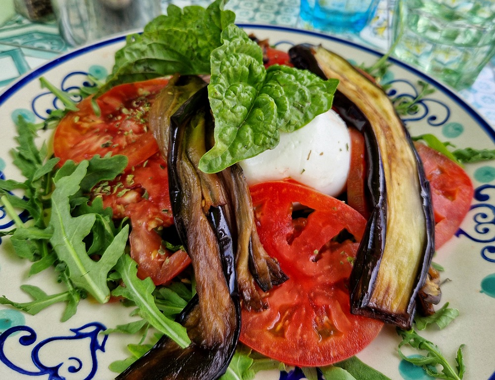 Cosa mangiare a Capri: la caprese