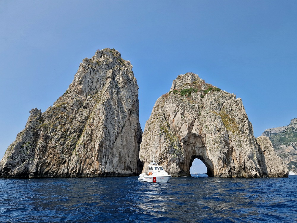 Giro in barca di Capri: cosa fare e cosa vedere