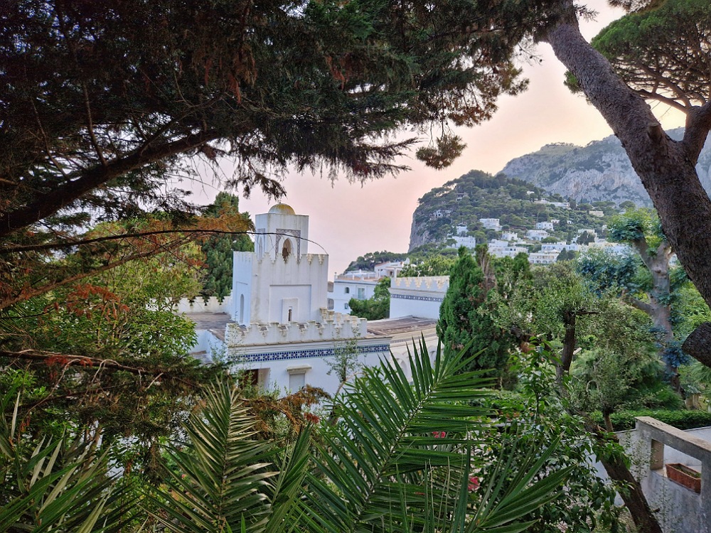 Centro storico di Capri: via Tragara