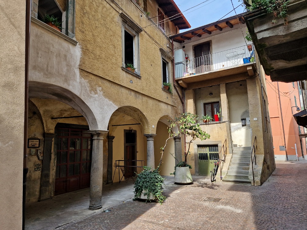 Centro storico di Sarnico: borghi di Bergamo