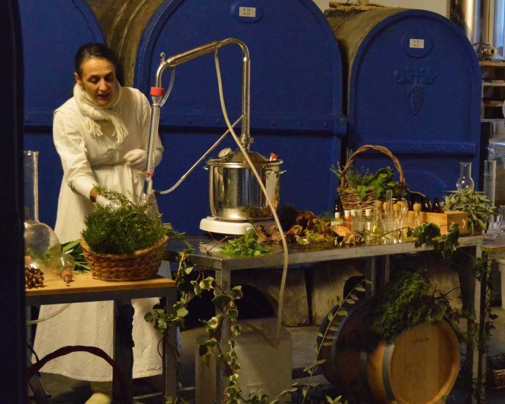 Mercatino di Natale a Santa Massenza in Trentino: grappe e distillati
