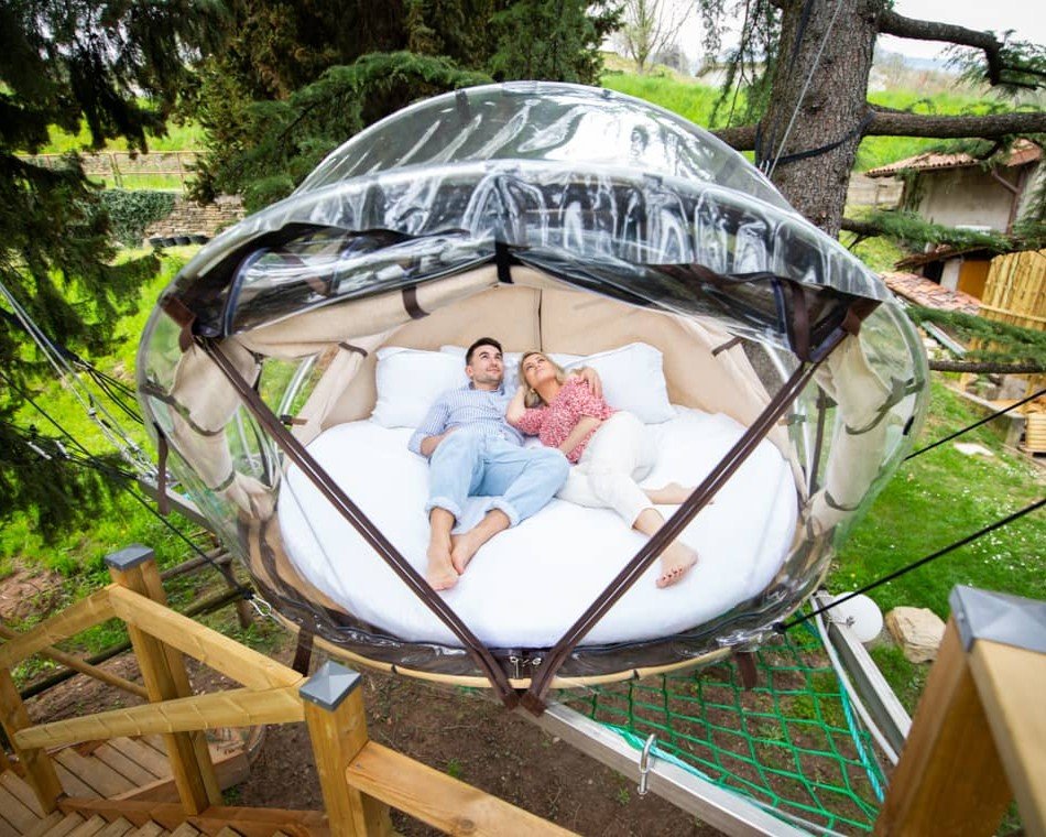 Esperienza romantica e insolita: dormire sull'albero